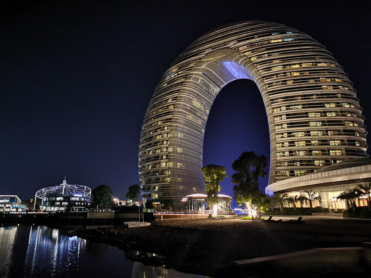 手機拍攝于湖州太湖度假區(qū)酒店夜景